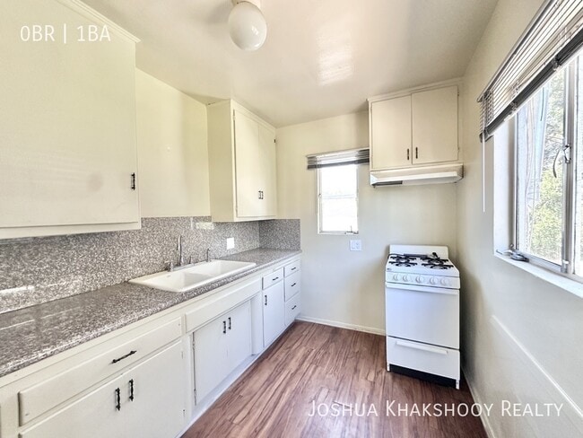 Photo - 14617 Gilmore St Unit 5