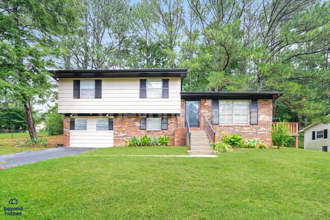 Beautiful brick-front 3 bedroom / 1 full b... - Beautiful brick-front 3 bedroom / 1 full b... House