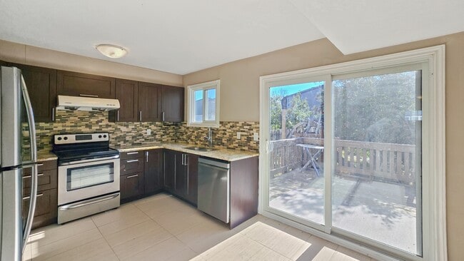 Photo - 6015-6015 5 Ave SE