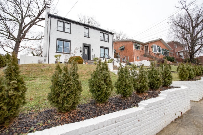 Photo - 335 Division Ave NE