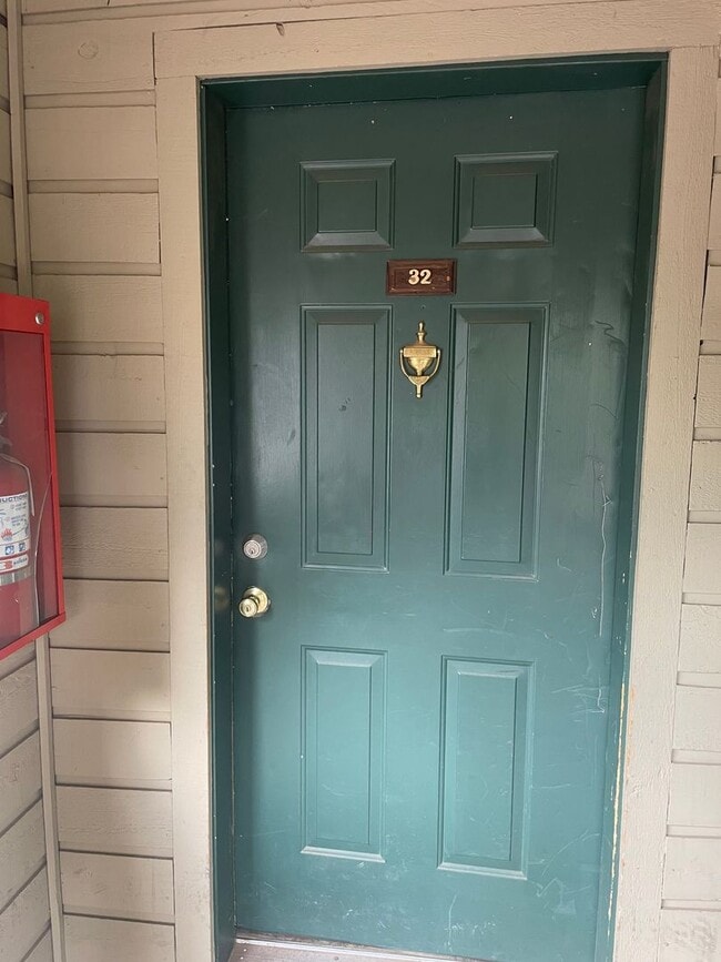 Photo - Two Bedroom, Two Bathroom Florida Rd Apt with Convenient Location! Unit 32