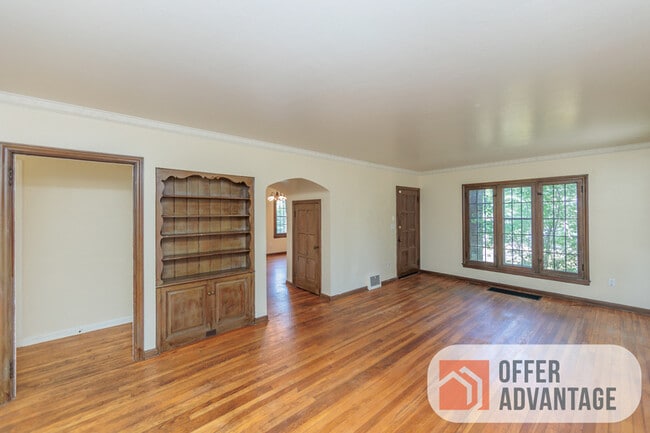 Photo - 3669 Glencairn Rd
