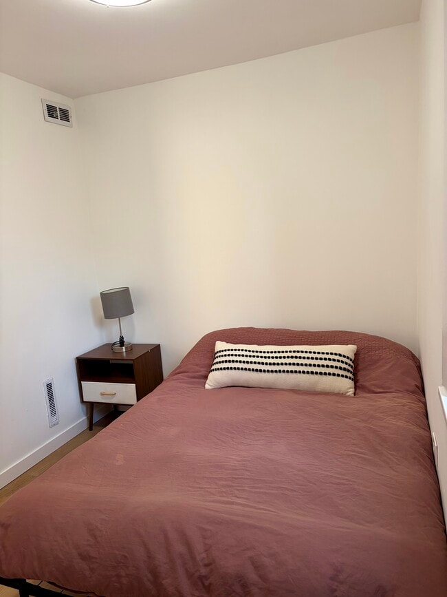 Photo - 2138 N Keeler Ave Unit 1