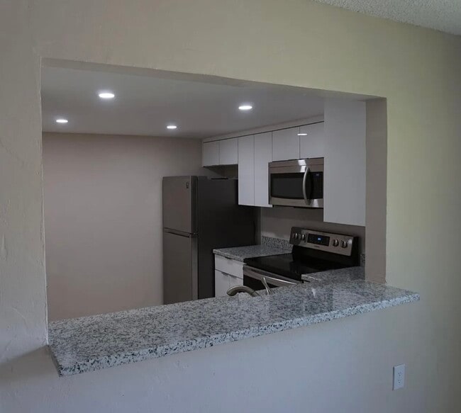 Photo - 11285 N Kendall Dr Unit L-105