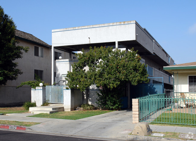 Building Photo - 12617 Eucalyptus Ave. Rental