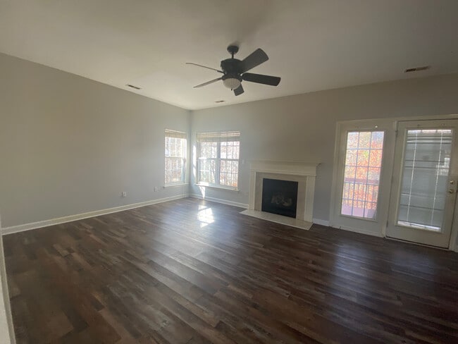 Room in House on Hampton Pl Dr