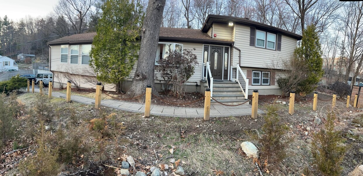Photo - 35 Glen Cir (Waltham, MA)