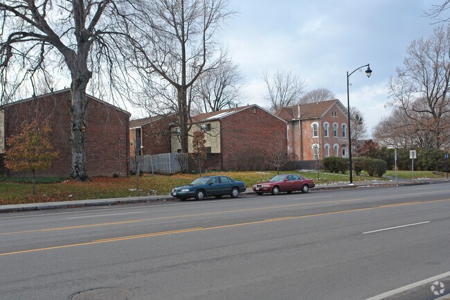 Photo - 1-96 Twin Beeches