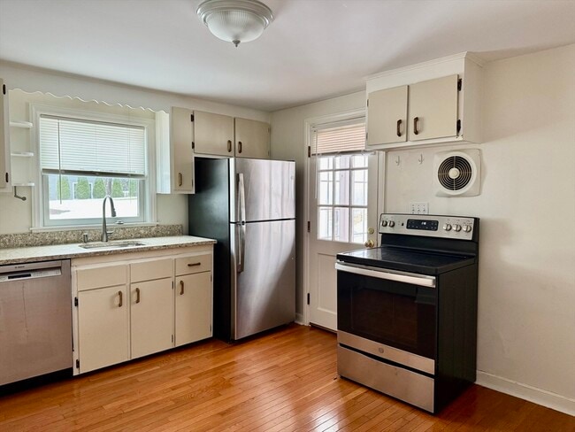 Photo - 59 Farmcrest Ave