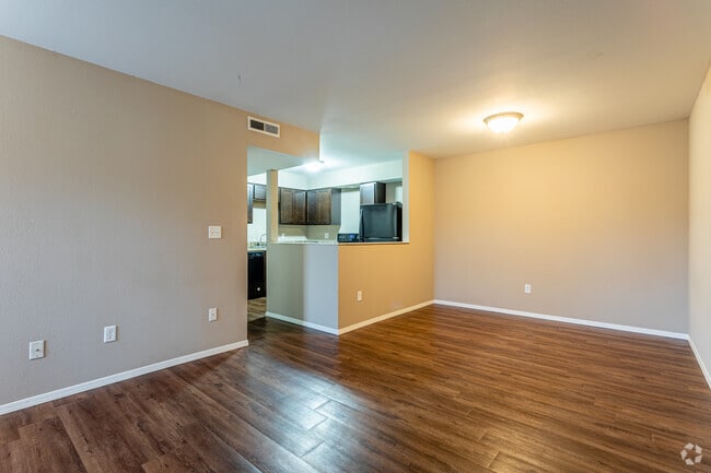 2BR, 1.5BA - 840 SF