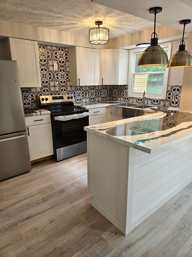 Photo - 453 Cobblestone Ave NE