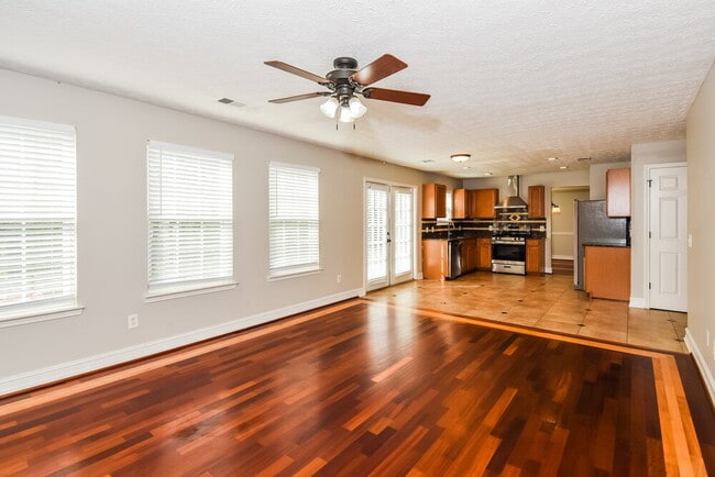 Photo - 1305 Bramlett Blvd