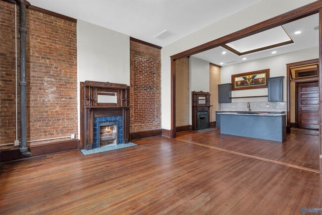 Photo - 719 Bank St NW Unit 1
