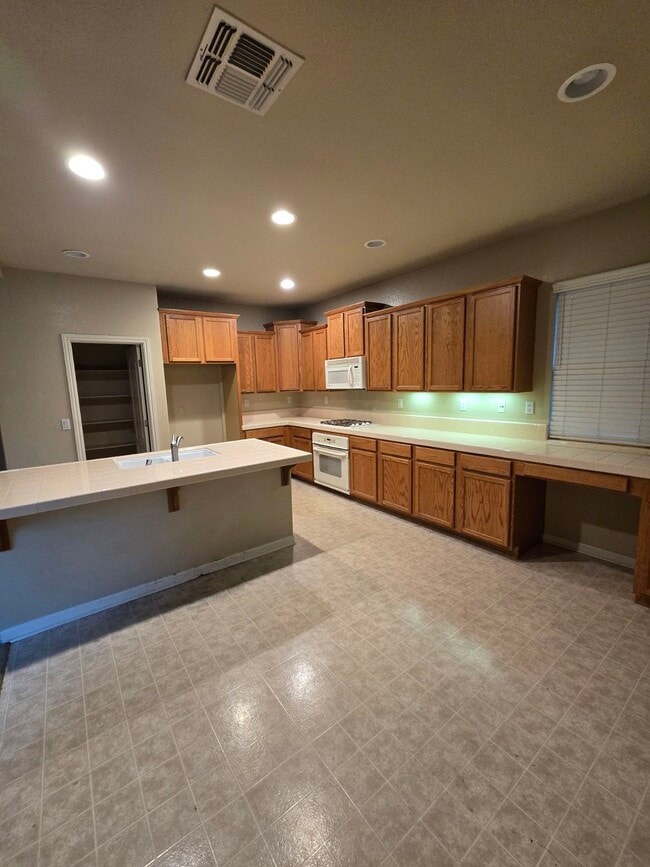 Photo - 3832 Kaweah St