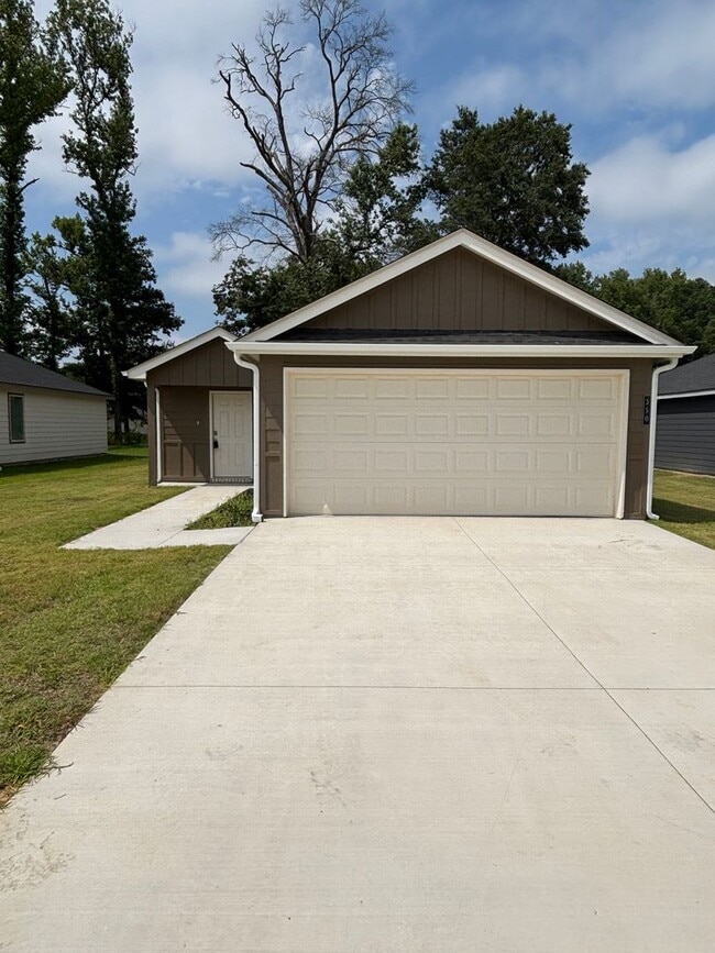Building Photo - 350 Moonlight Graham Blvd
