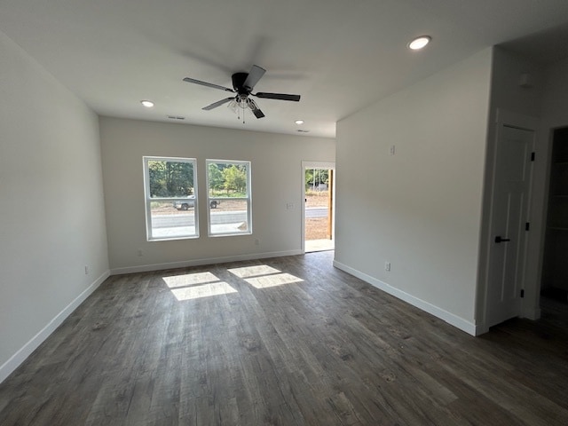 Photo - 587 Panich St