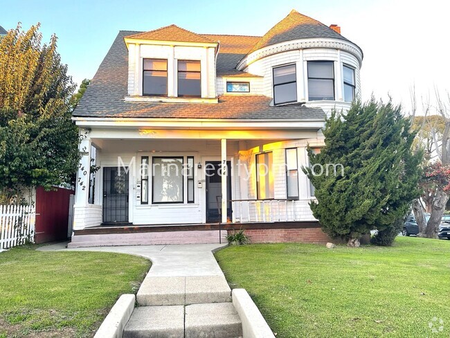 Building Photo - 744 York St Unit 740 York St Rental