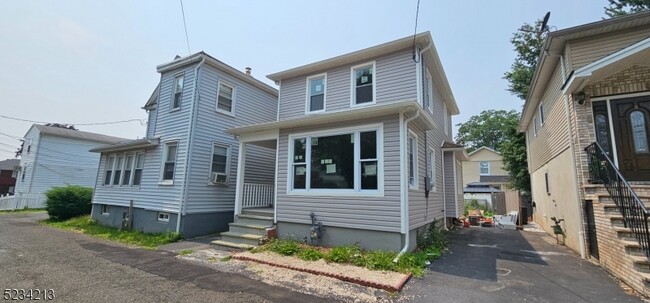 Photo - 10 Brunswick Ave House