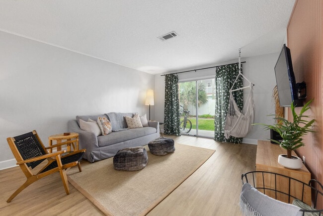 Building Photo - 405 Flagler Blvd Rental