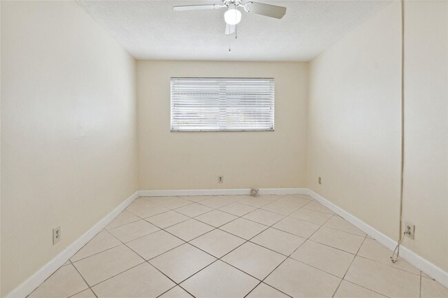 Building Photo - 532 S Luna Ct Unit 2 Rental