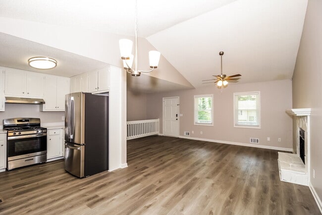 Photo - 1053 Coker Cir NW