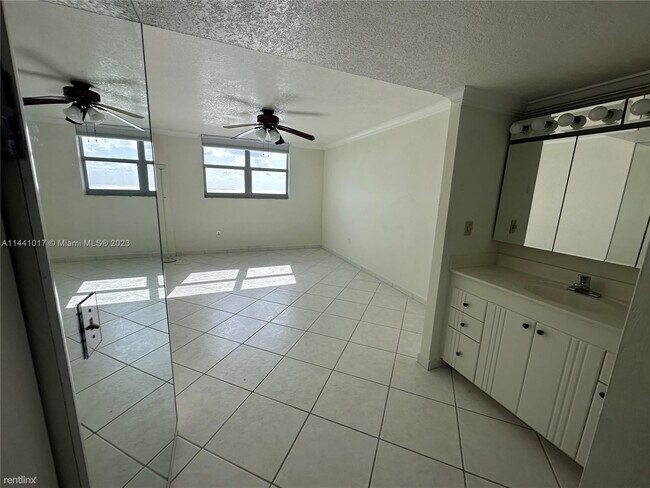 Photo - 2 br, 2 bath Condo - 9273 Collins Ave Apt 805 Unidad Apt 805