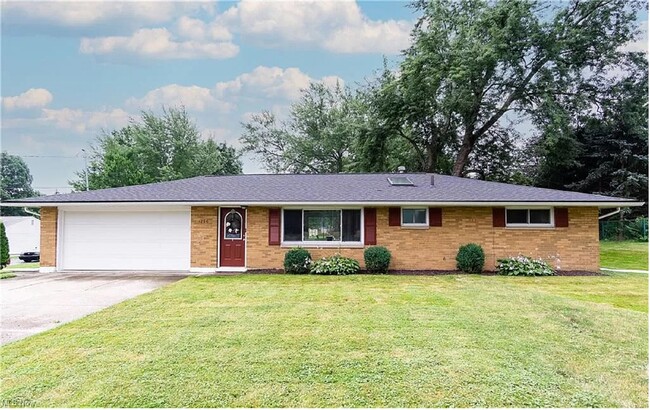 Front - 1286 Laurel Dr House