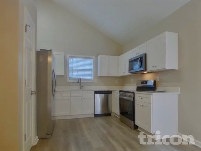 Photo - 431 Bridgeport Pl