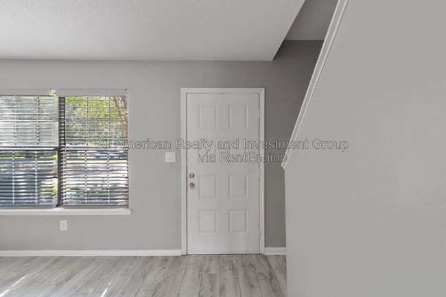 217 Oak St SE