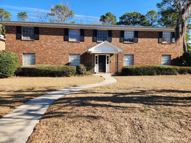 Building Photo - 2 Bedroom 1 Bathroom Downstairs Unit A