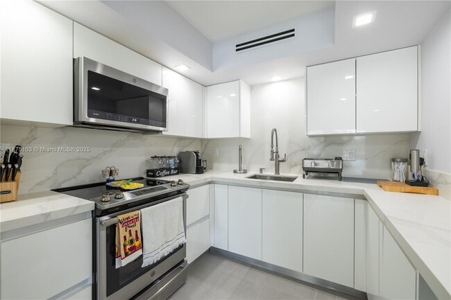 Photo - 5415 Collins Ave Unit 202