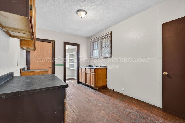 Photo - 5944 Thekla Ave