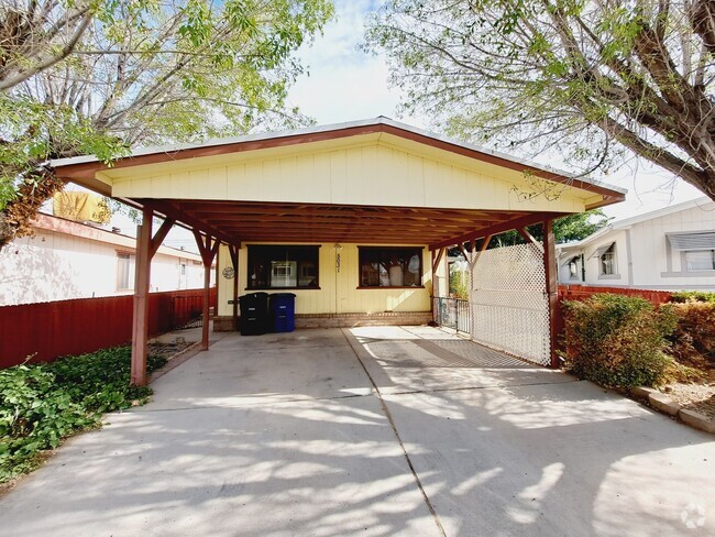 Building Photo - 2 Bedroom 2 Bathroom Trailer w/ Outdoor Sh... Rental