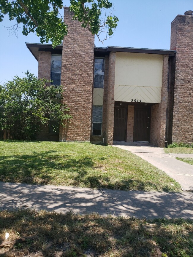 Photo - 5014 Meandering Ln Apartments Unit C
