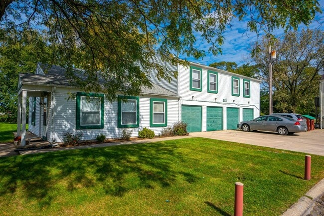 Building Photo - 824 W 59th Pl Unit B