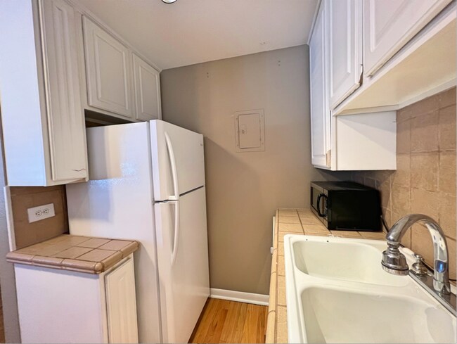 Building Photo - 1242 N Gaylord St Unit 104 - 1 Rental