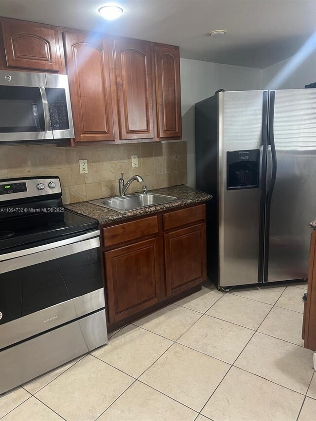 Photo - 1663 NE Miami Gardens Dr Unidad 139