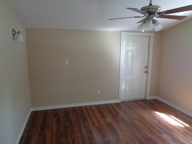 Photo - 324 Azalea St