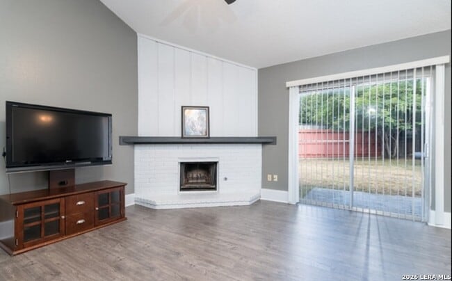 Photo - 5855 Cliffmont Dr