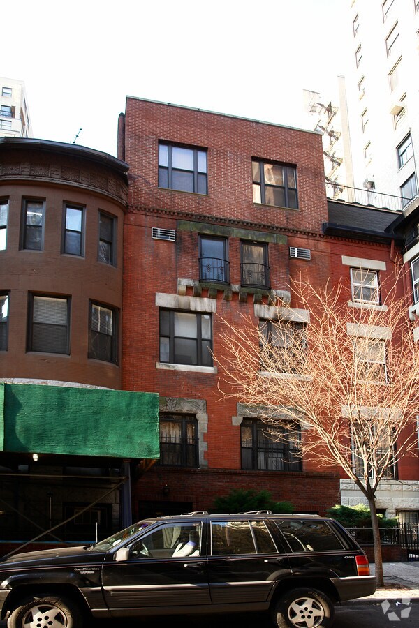 Photo - 250 W 74th St