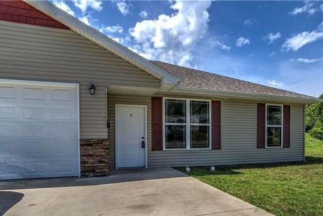 Building Photo - 809 Broad St