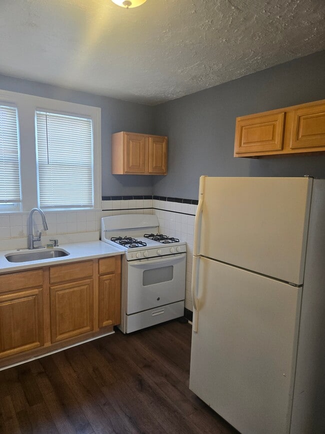 565 E Elm St Unit 1