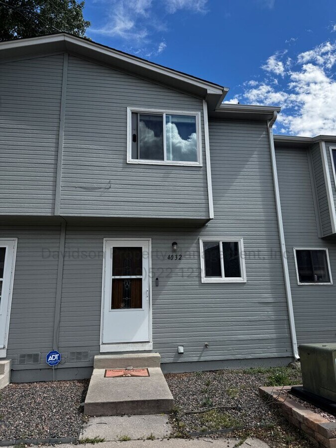 Cozy Updated 2 Bedroom Townhouse Near UCCS - Cozy Updated 2 Bedroom Townhouse Near UCCS