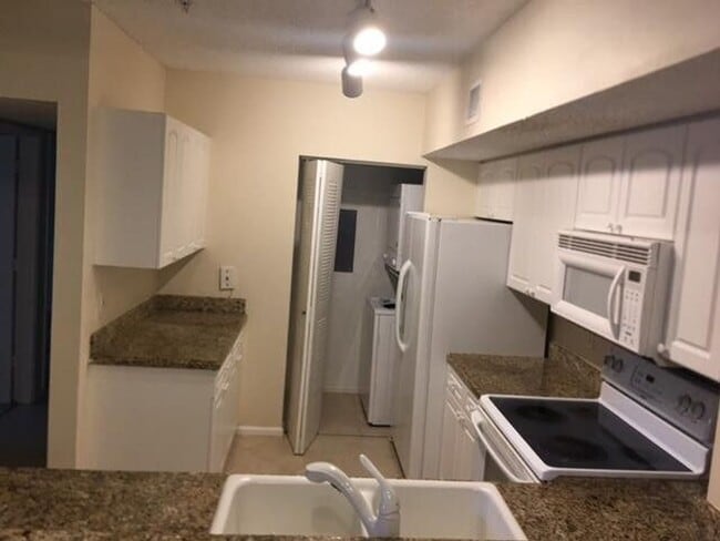 Building Photo - 284 Village Blvd Rental
