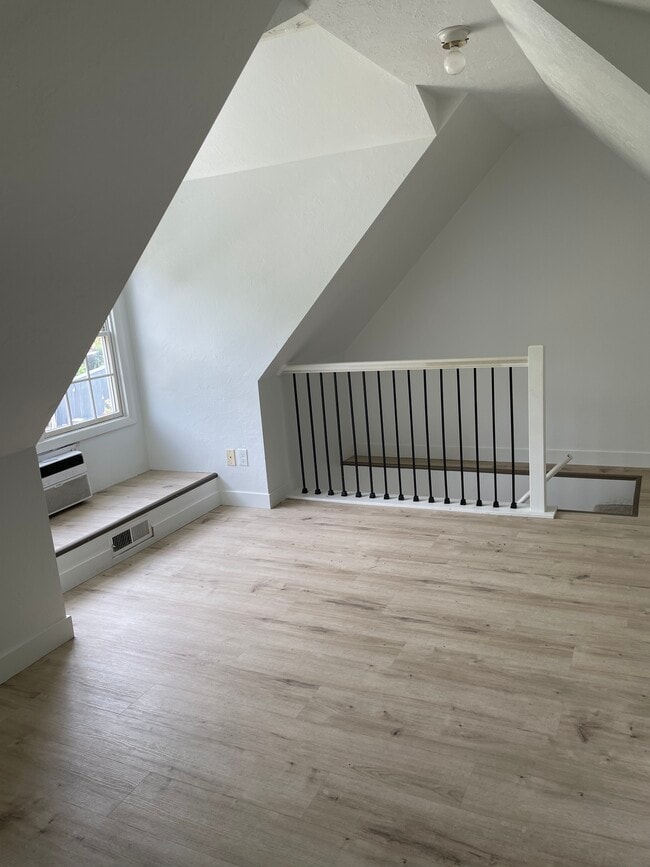 Living Room - 160 N 800 W Unidad Upstairs