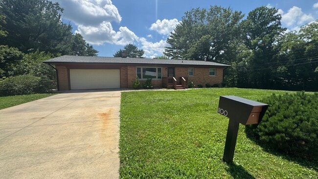 Building Photo - Available Aug 7th, 2026!