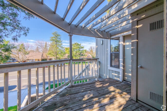 2BR, 2BA - 1,049SF