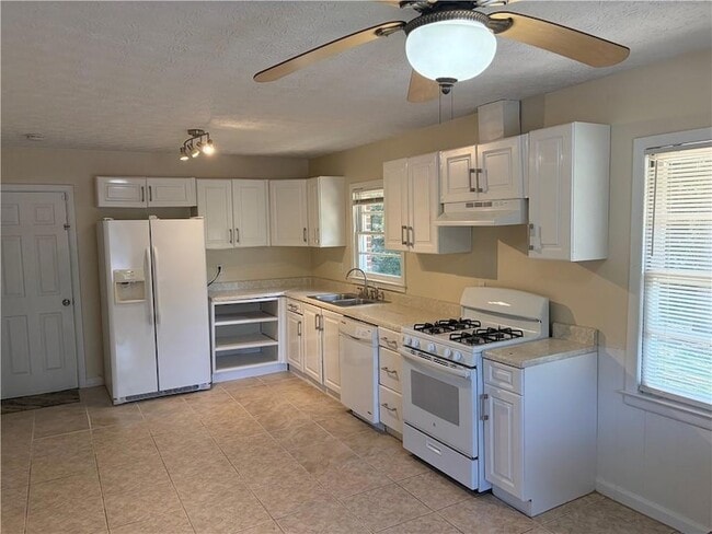 Photo - 2064 Montrose Dr