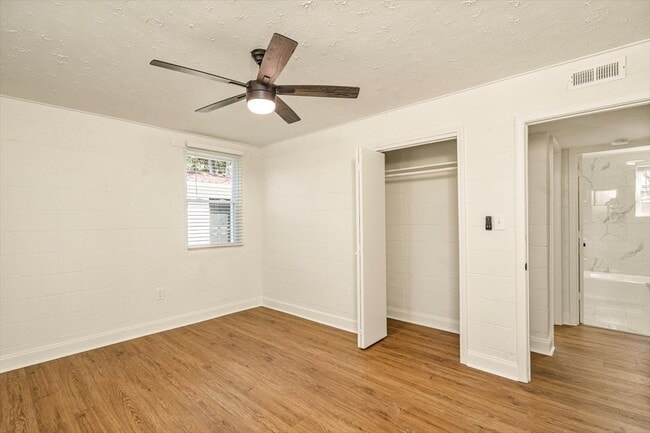 Photo - 450 W Franklin St