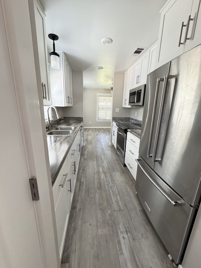 Photo - 115A Montrose Dr